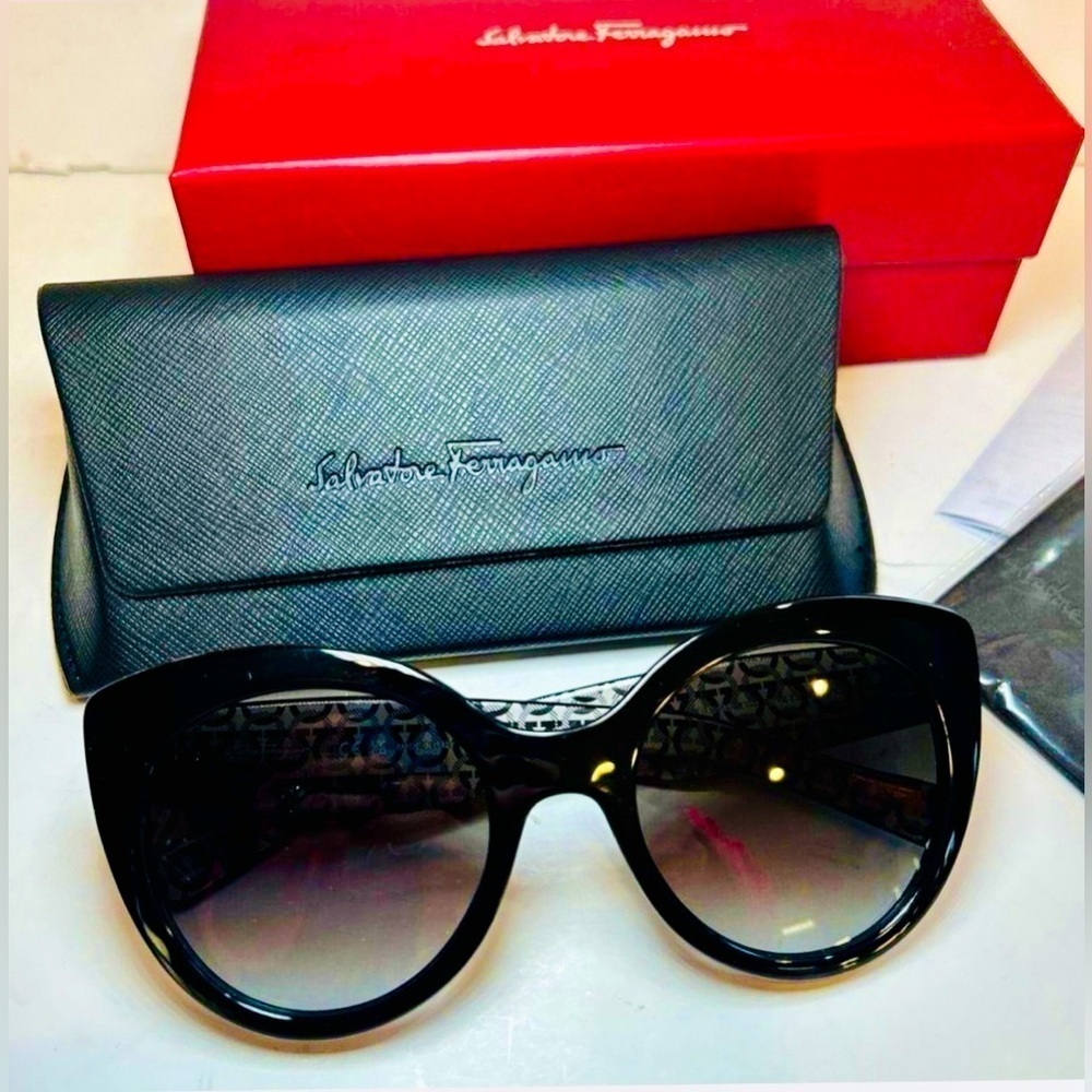 SALVATORE FERRAGAMO SUNGLASSES NEW
